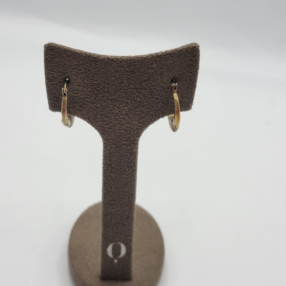 1/20 10k MOM JORDAN Dangle Small Heart Hoops - Picture 3 of 7